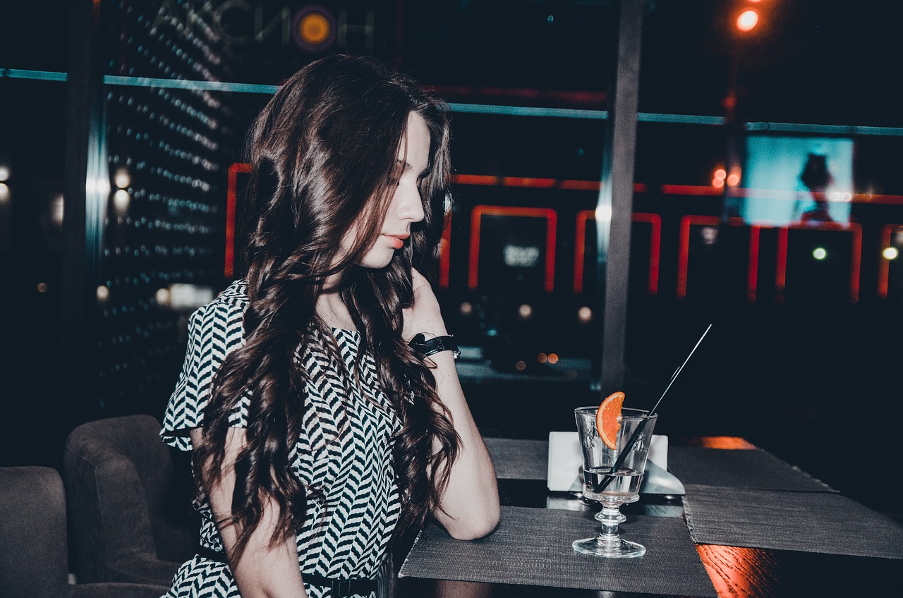 代女而嫁的蜜月风波揭秘，涉黄风波背后的真相揭秘与深度解析
